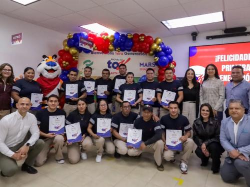 Se gradúa la primera generación del Programa Técnico Operador Kellanova, capacitada por el CONALEP